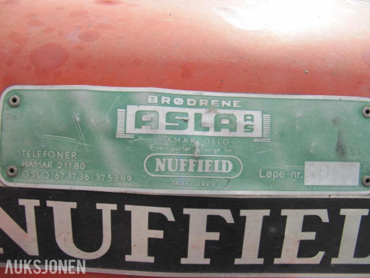 1967 Nuffield 342 traktor med laster